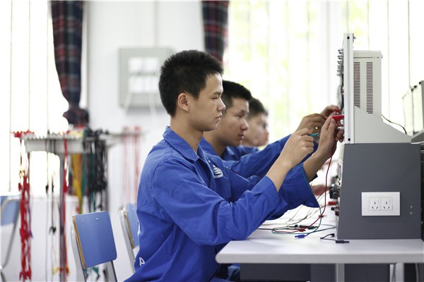 飞机电子设备维修专业学费多少钱